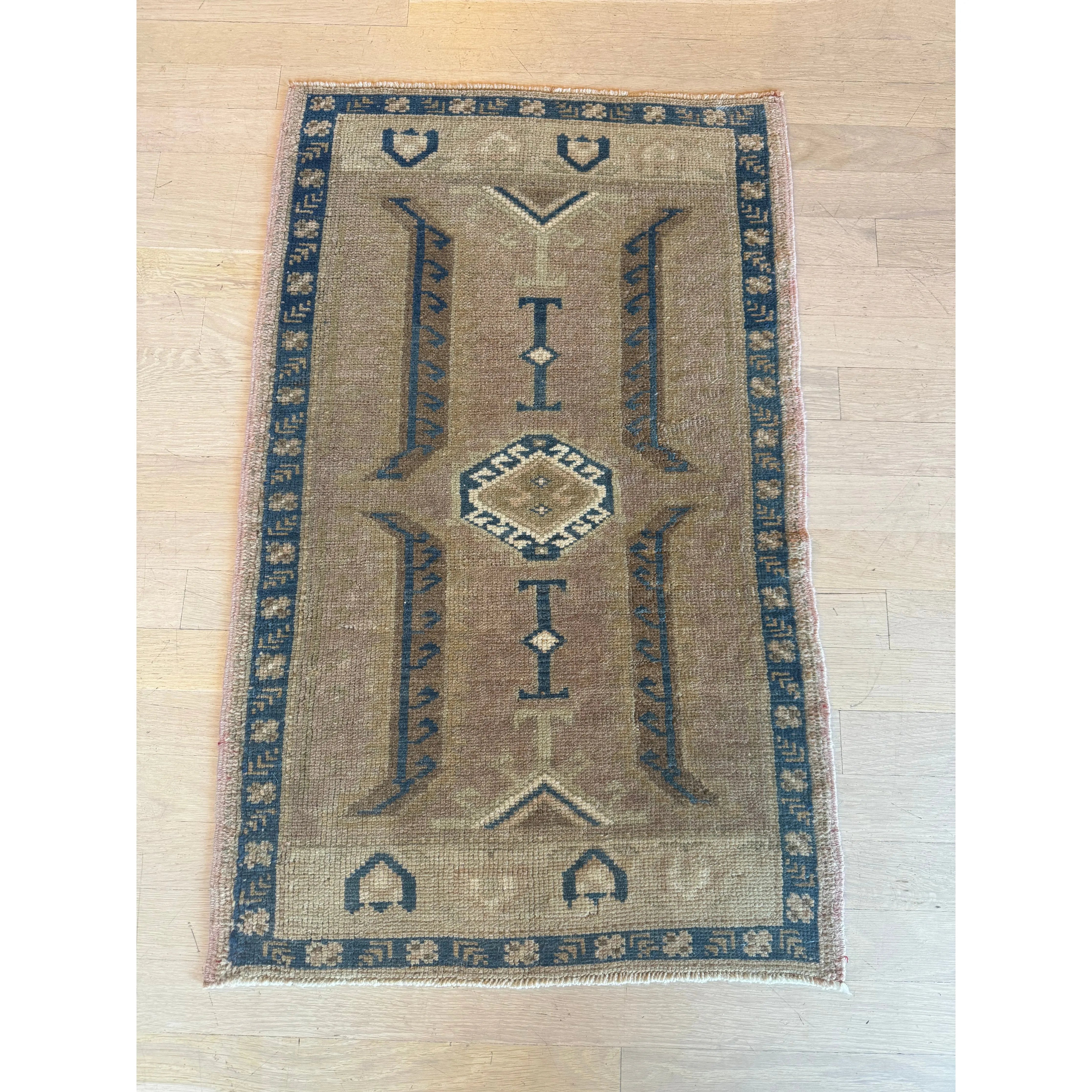 1'9 x 2'10 - Zac Prayer Rug