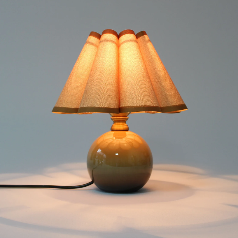 Scallop Linen & Ceramic Base Table Lamp