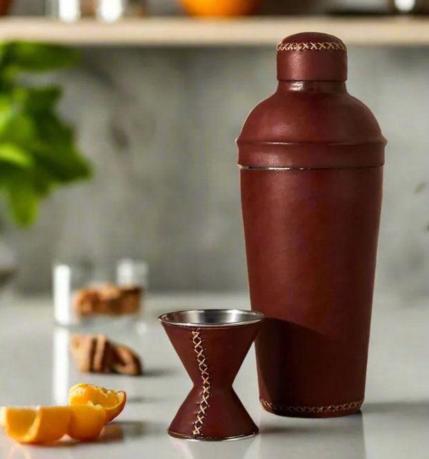 Coctelera Leather Cocktail Shaker & Jigger