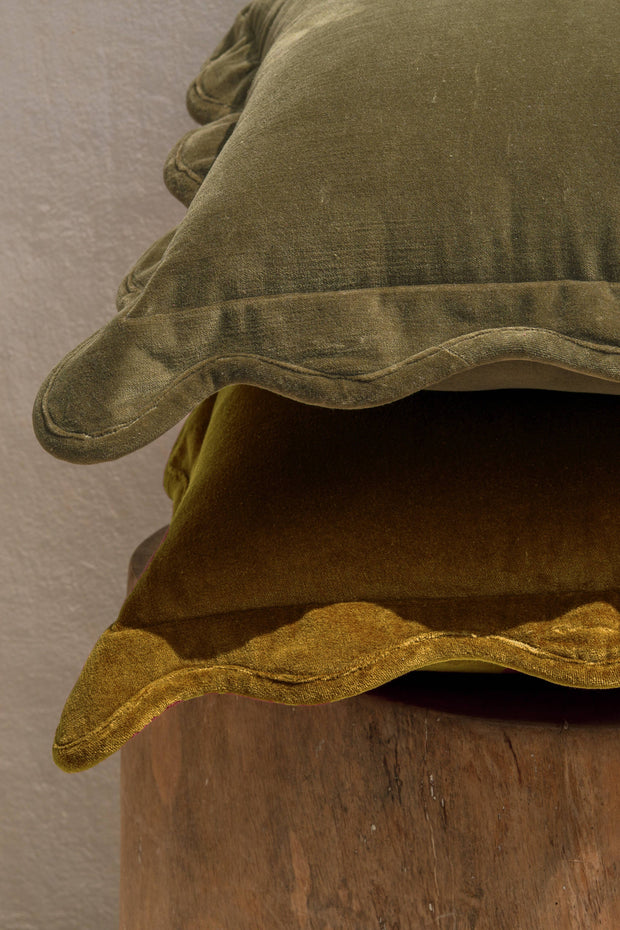 Scallop Velvet Pillow, Moss (20"x20")